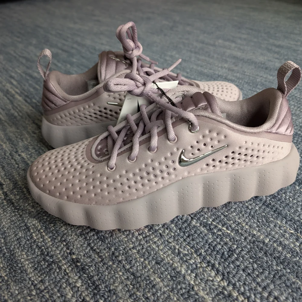 Nike Mind Sneakers Sz 7 *BRAND NEW* - Picture 1 of 7